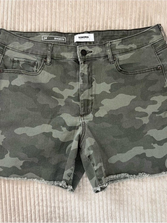 Sonoma Pants - Sonoma Olive Camo Frayed-Hem Denim Shorts Size 14